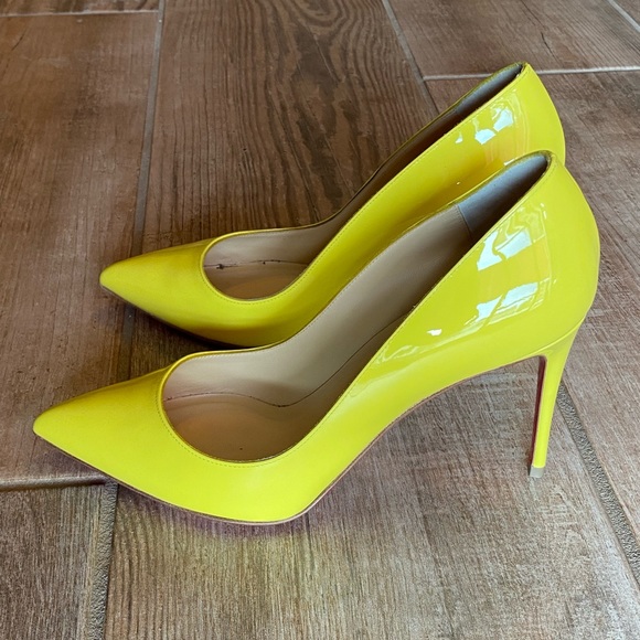CHRISTIAN LOUBOUTIN “So Kate Pumps”